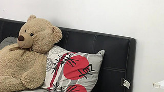 I make video masturbating and showing my pussy.