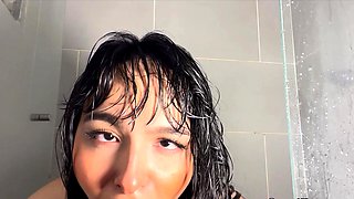 Shower Toy Play with a Curvy Babe