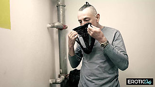 Helpful Grandpa Returns His Neighbor's Lost Panties as a Reward for Licking Her Holes