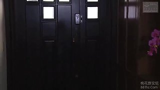 Frivolous Asian woman MIG5830968984
