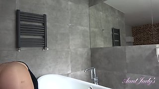 Wanilianna Strip, Bathing, Masturbation & Pantyhose Play
