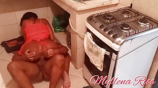 Amateur - Myllena Rios Cuckold's Wife Seduces Leo Ogre the Plumber and Fucked Hard by Him in the Kitchen.