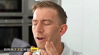 Brazzers - Danny D commences his day right by fucking elisa calvi’s Wet Pussy after a morning taunt
