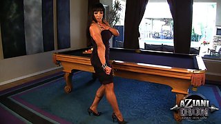 Big Female Bodybuilder Poses and Strips