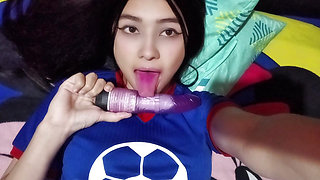 21-YEAR-OLD COLLEGE GIRL MASTURBATES IN THE ROOM