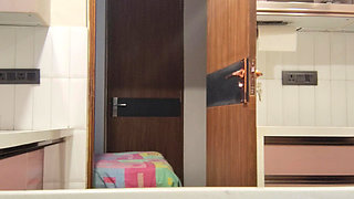 Apne kam wali bai ke Bhajan mein fati Hui Dekhi usne chaddi dekh li