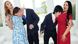 Payton Preslee's Stepson Is a Virgin?! She Can Give Him All His Firsts at Once, even a Foursome!