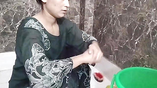 Sister in law ko bathroom me hi pakad ke chod diya