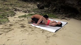 Sexy Asian megumi haruka deepthroats and outdoor screws in