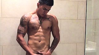 Latino Amateur Erick Beating Off