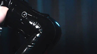 Challenging electro session for the Rubber Slut from Germany