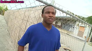 Public ebony dude loves deepthroating