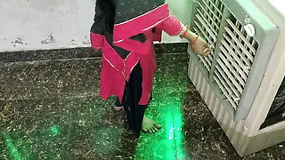 Naukrani ko paise dekar jabar kichen me hi pakad ke pel diya