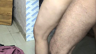 Dasi bhabhi in bathroom full hindi bhabhi with devar muh ma le rahi