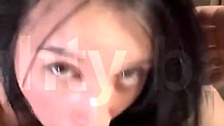 Swallowing the Whole Dick in the Guest Room, I Sucked and Sat Down Slowly