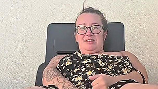 Foodie Friday Jade Fucks a Carrot