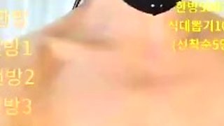 Babe With Big Boobs Masturbates