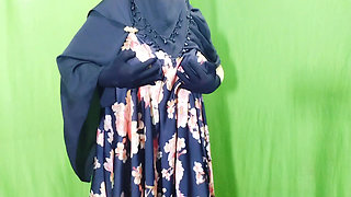 Muslim Hijabi Beautiful Housewife Fucking with Neighbor - With Clear Hindi Audio