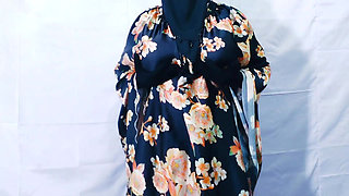 Muslim Hijabi Beautiful Housewife Fucking with Neighbor - With Clear Hindi Audio