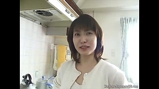 Japanese Babe insert Carrot on her hairy pussy masturbating