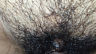 Desi wife ne apni chut mein ungli karai