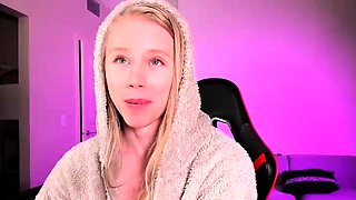Amateur Blonde Teen Plays Solo with Toy Webcam Porn