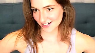 Amateur webcam girl masturbate big dildo