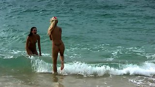 Sensual Beach Bliss: Fingering and Licking in Paradise