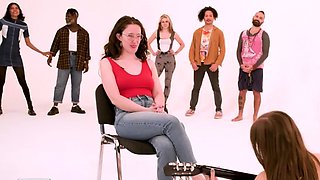 Pee loving glam group sex with a butler