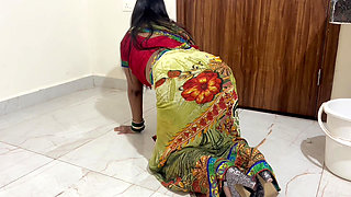 Desi indian saree wali maid fucked by her Besharam owner in doggy style with clear hindi audio