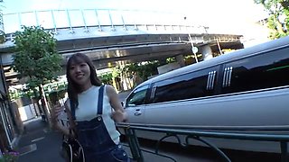 スレンダー美女が電マでおまんこを刺激されて感じまくり、淫乱な痴態のチンポ貪りフェラ