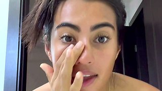 Cute amateur webcam teen girl toying pussy on webcam