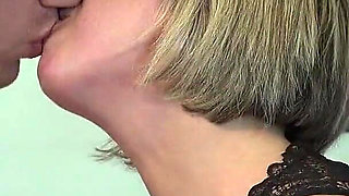 Curvy British Mature Shooting Star Offers Her Real Estate Agent Her Body for a Discount!