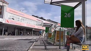 Hunt4k. pareja por dinero satisface todas las peticiones de un hombre rico y pervertido