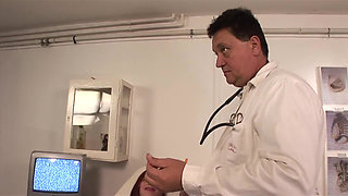 Degenerate redhead pregnant slut fuck in ambulatorium