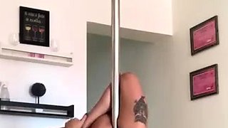 Hot brunette from squirt masturbating on webcam