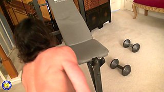 Naughty Milf With Big Juicy Pussy Lips Loves To Workout - MatureNl