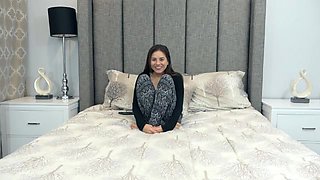 Shyla Jennings gives a sexy interview in bed - WeAreHairy