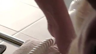 Pee and quickly blowjob in hotel toilet