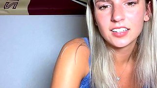Amateur Blonde Teen Plays Solo with Toy Webcam Porn