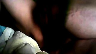 Ma vieille s'amuse avec des lgumes