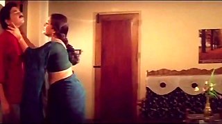 Indian hot MILF in erotic video