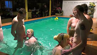 Pool Party what will end up in huge orgy