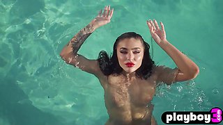 Glamorous MILF Emily Rinaudo stripped