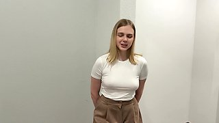 Sexy Russian Teen offers new neighbor her cunt - Amateur Porn