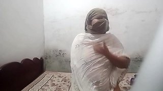 Woman Was Dancing in a Niqab, Her Ass Was Shaking and She Was Enjoying the Stick