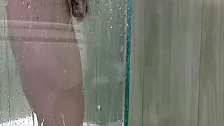 Lezlyan aka la_little_dancer_feet OnlyFans - SHOWER FOOT