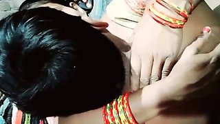 गाँव की घरेलु औरत की