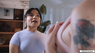 Trans Blake Lovely licks petite latina