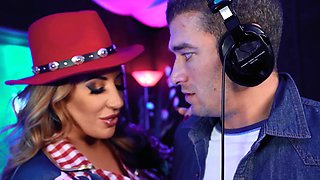Cuntry Cock With Xander Corvus, Richelle Ryan - Brazzers